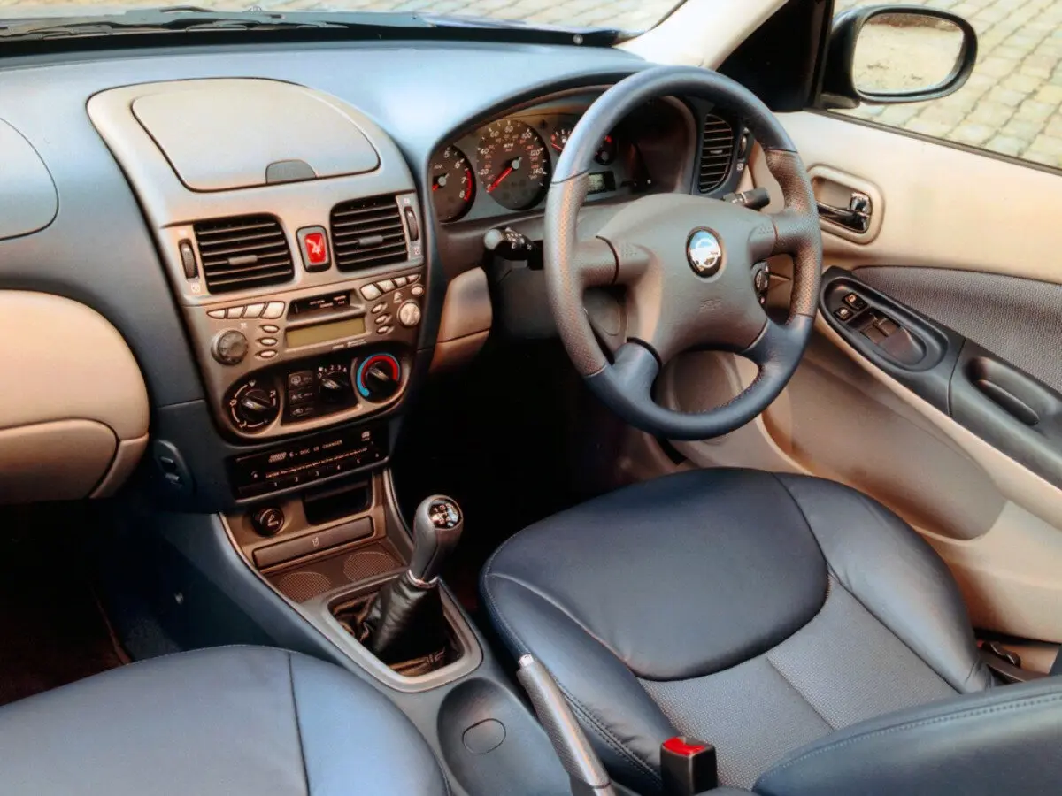 Nissan Almera II (N16) Хэтчбек 5 дв. — сүрөт 7