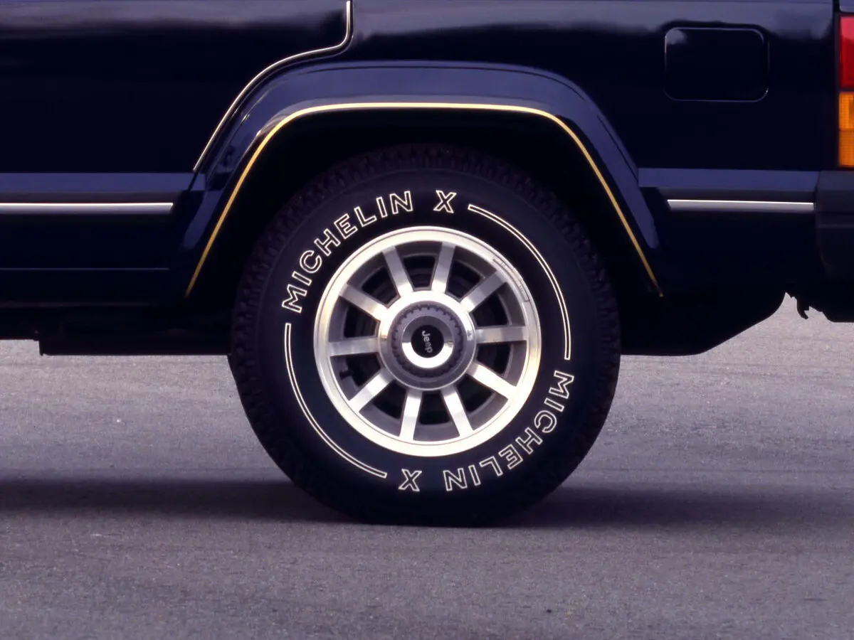 Jeep Cherokee II (XJ) Внедорожник 5 дв. — photo 9