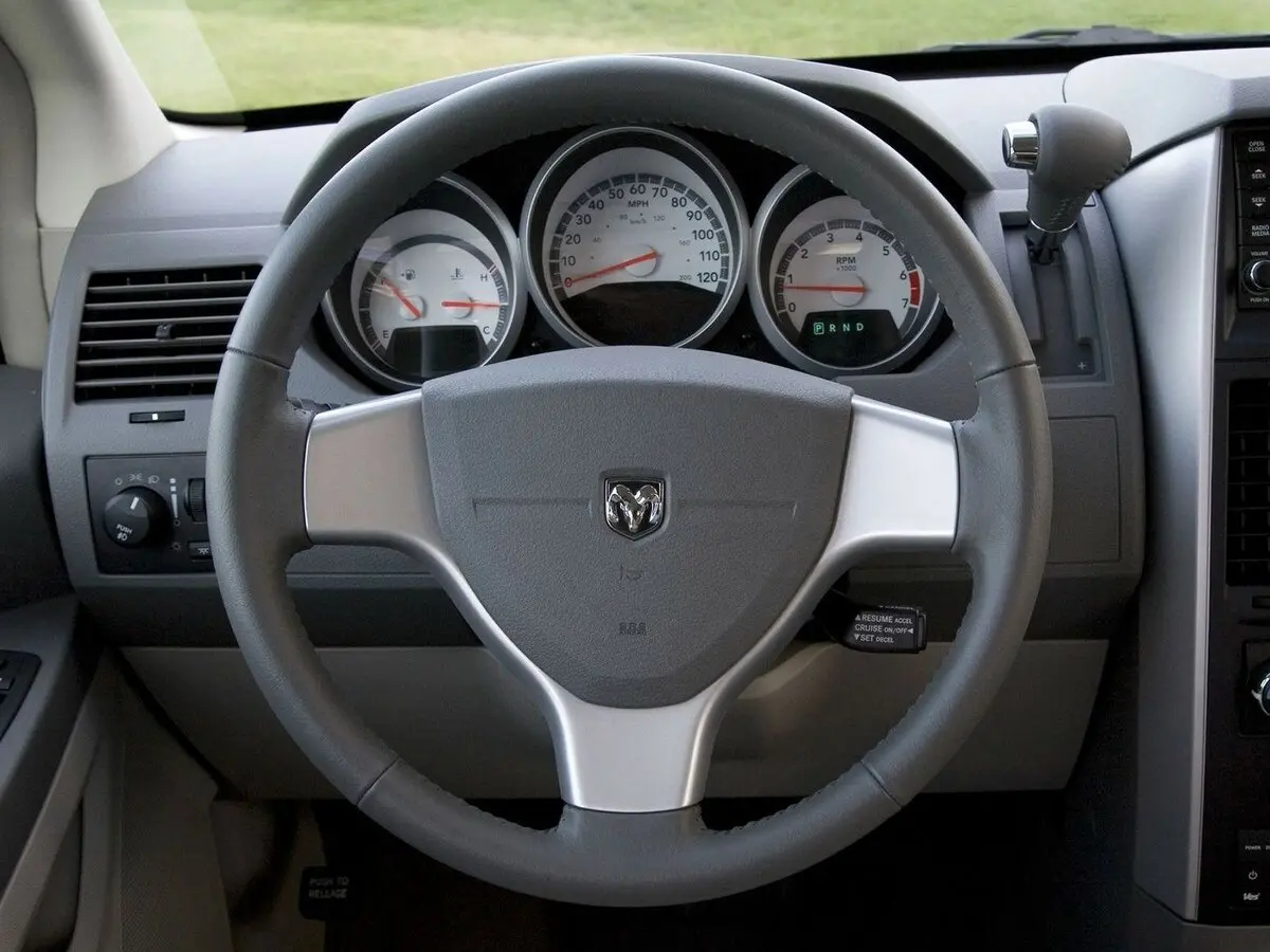 Dodge Caravan V Минивэн Grand — photo 8