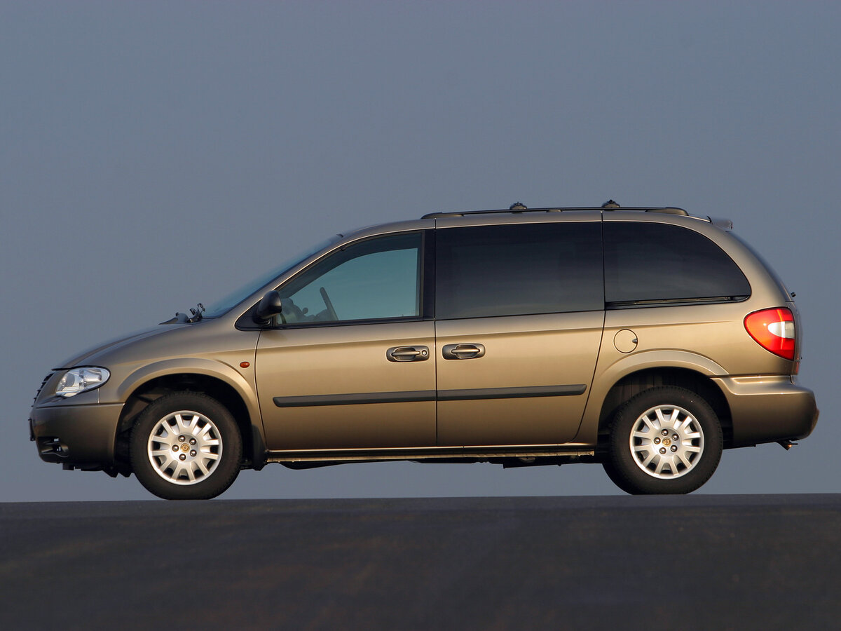 Chrysler Voyager IV Рестайлинг Минивэн — фото 2