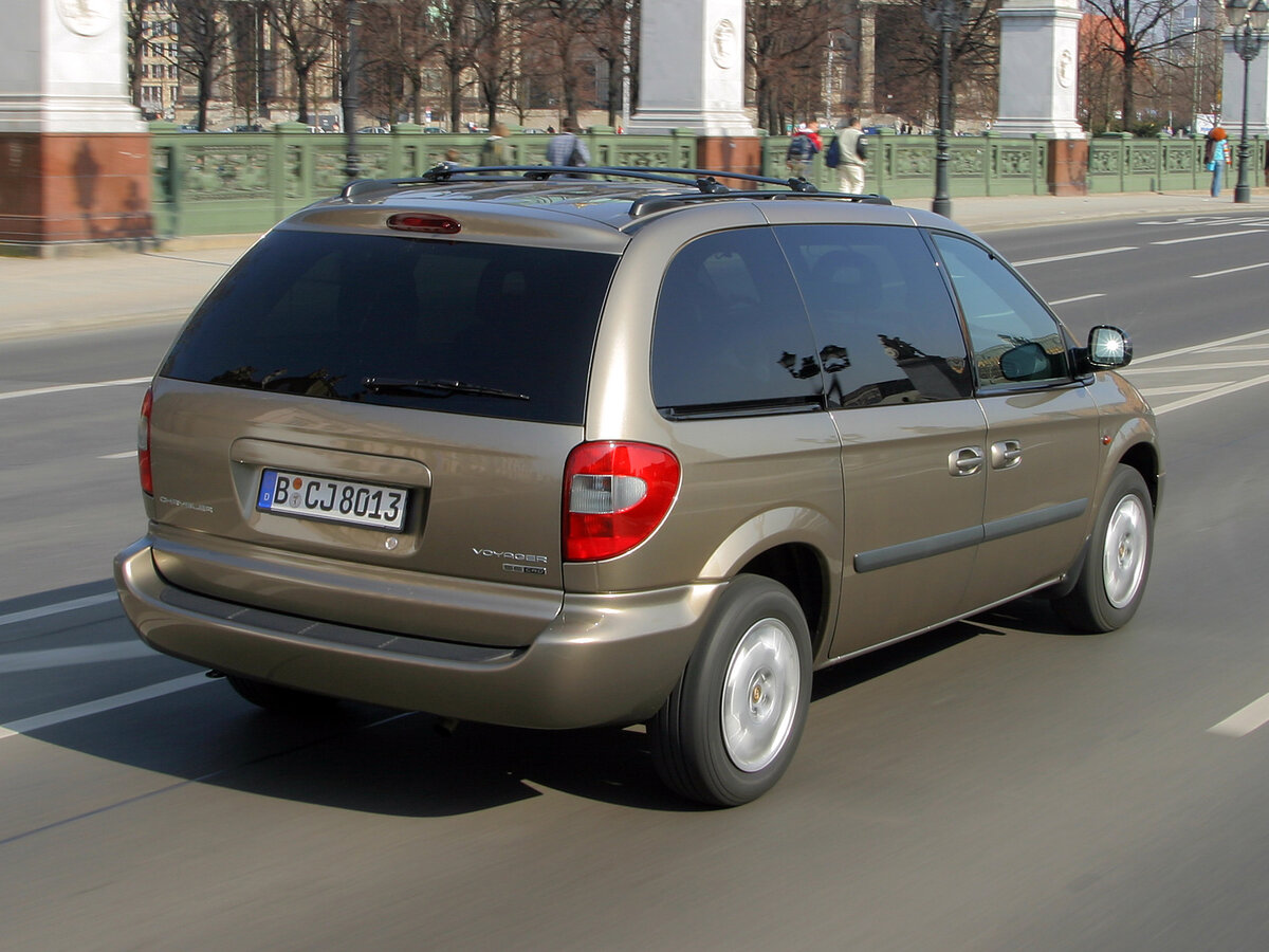 Chrysler Voyager IV Рестайлинг Минивэн — фото 5