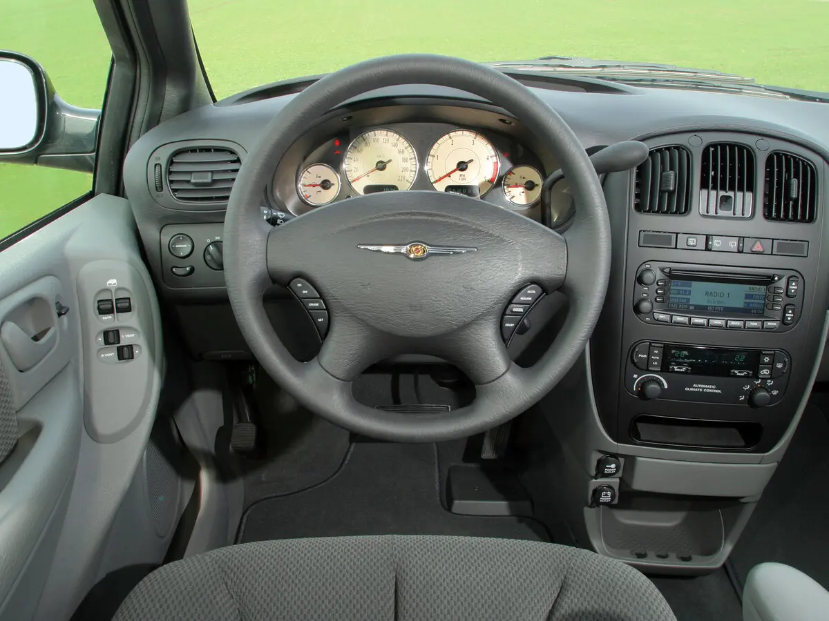 Chrysler Voyager IV Рестайлинг Минивэн — сүрөт 6