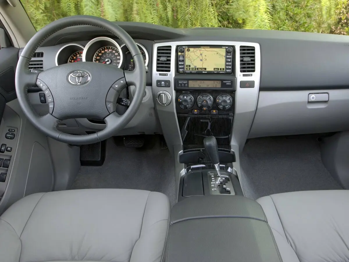Toyota 4Runner IV Рестайлинг Внедорожник 5 дв. — фото 6