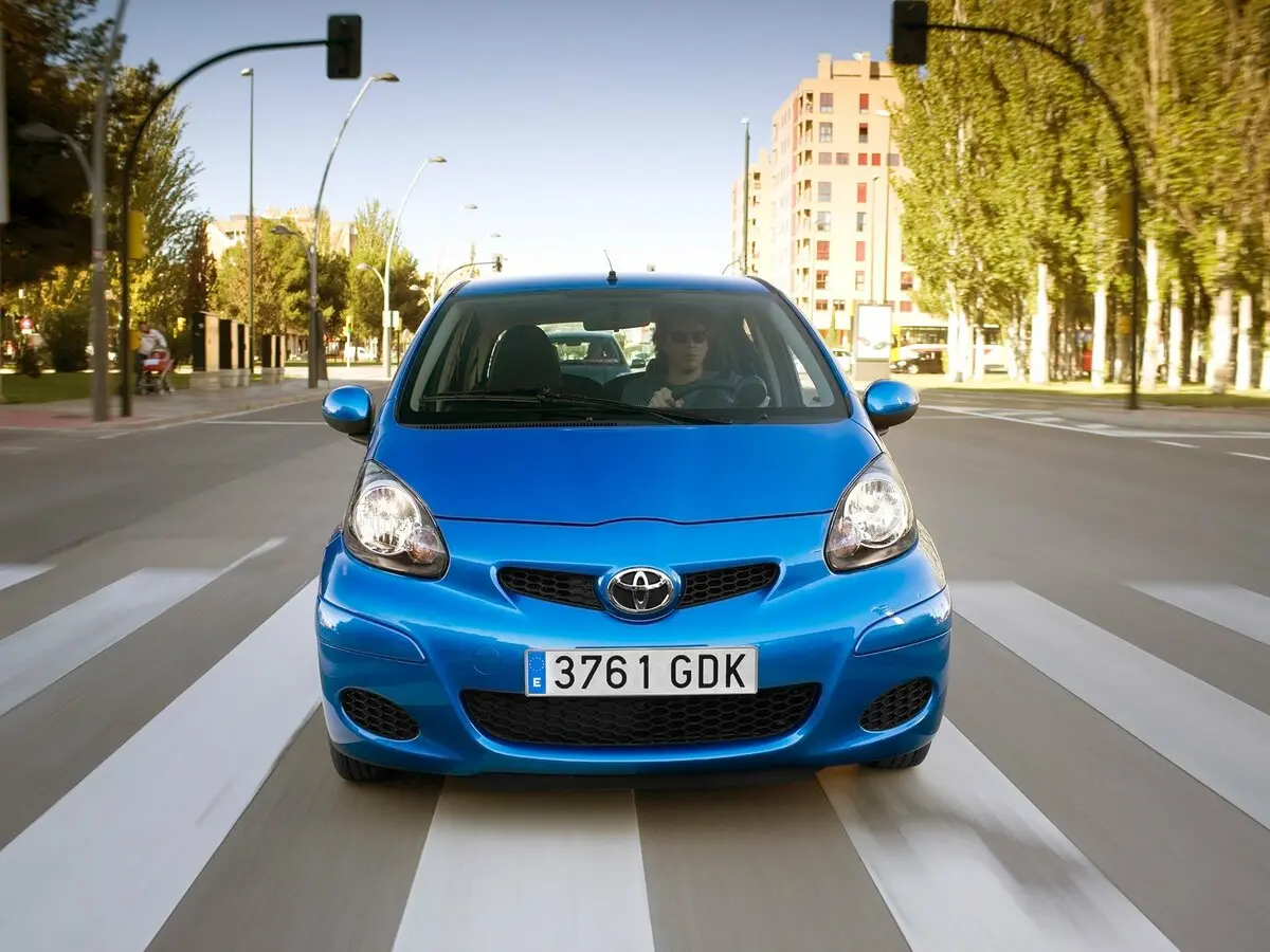 Toyota Aygo I Рестайлинг Хэтчбек 5 дв. — сүрөт 3