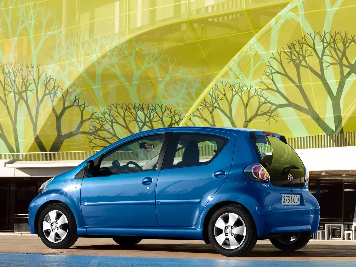 Toyota Aygo I Рестайлинг Хэтчбек 5 дв. — сүрөт 4