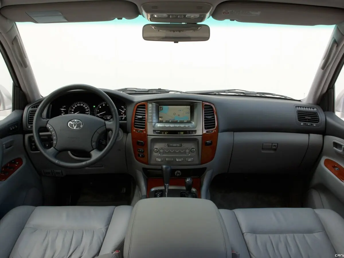 Toyota Land Cruiser 100 Series Рестайлинг 1 Внедорожник 5 дв. — сүрөт 6