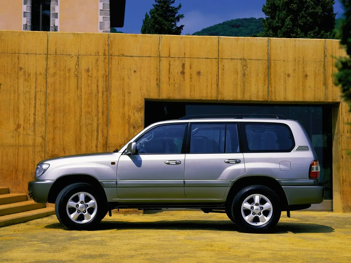 Toyota Land Cruiser 100 Series Рестайлинг 2 Внедорожник 5 дв. — сүрөт 2