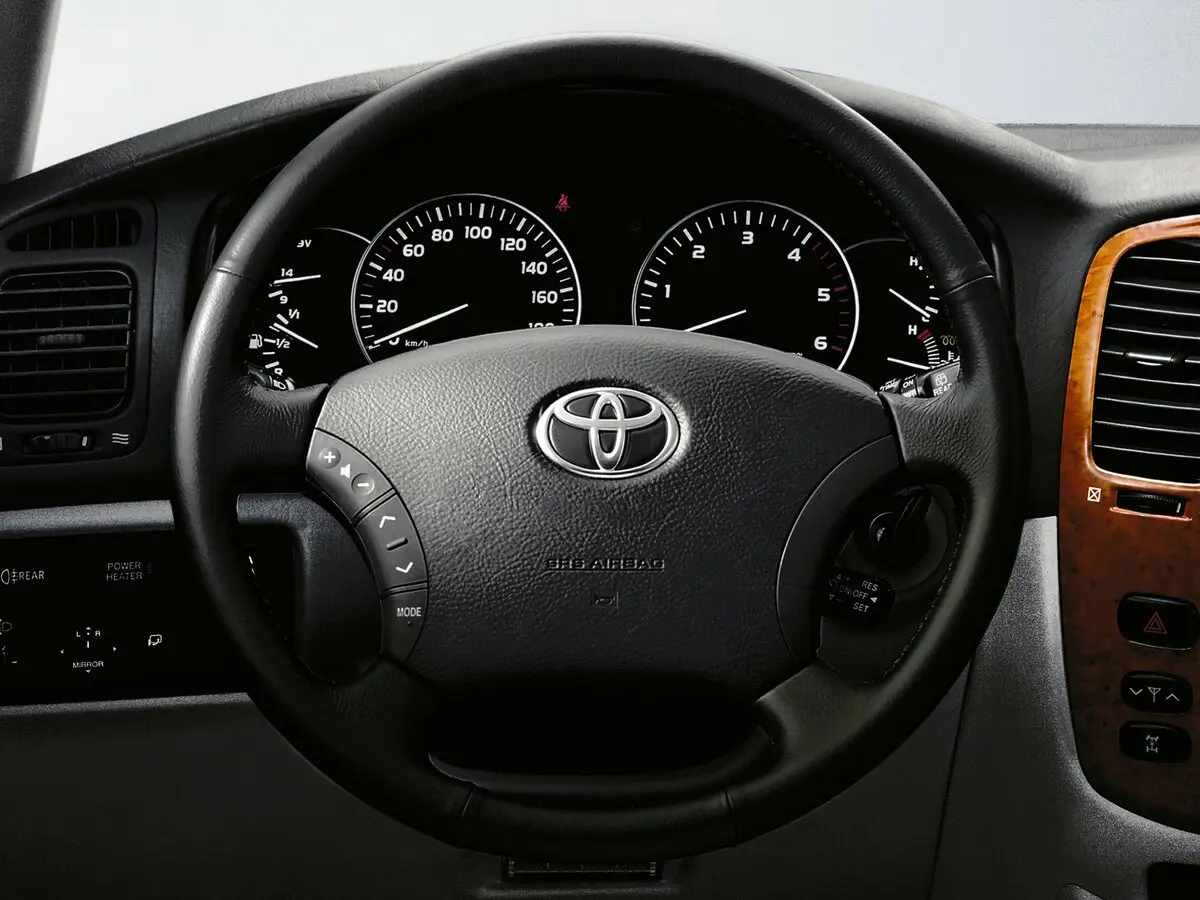 Toyota Land Cruiser 100 Series Рестайлинг 2 Внедорожник 5 дв. — сүрөт 8