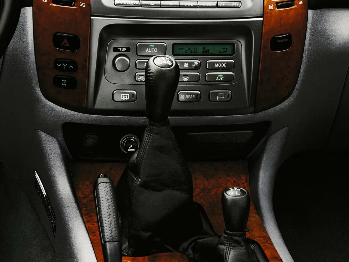 Toyota Land Cruiser 100 Series Рестайлинг 2 Внедорожник 5 дв. — сүрөт 10