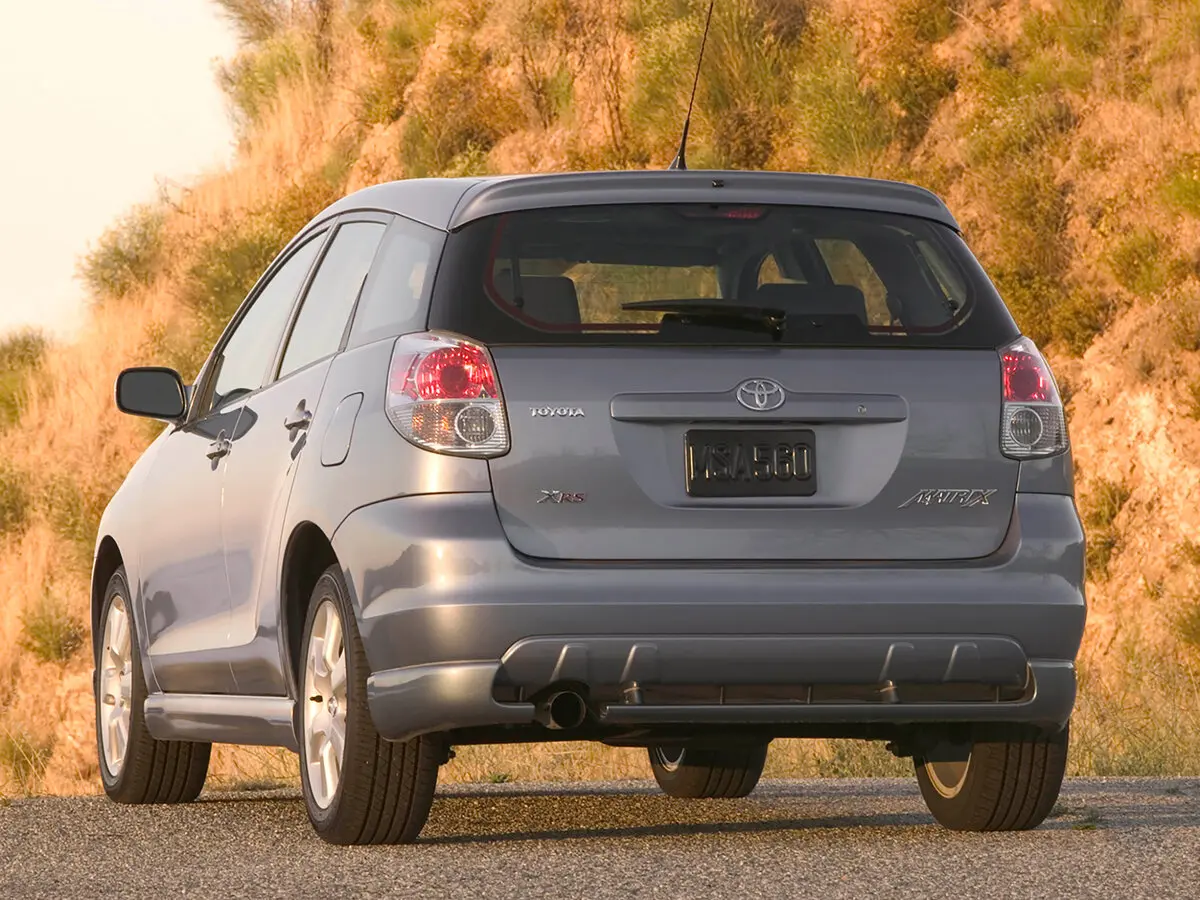 Toyota Matrix I (E130) Хэтчбек 5 дв. — 照片 4