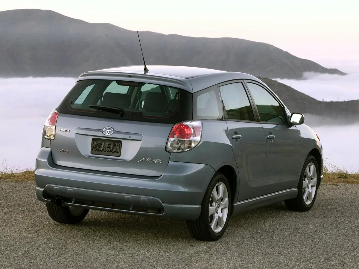 Toyota Matrix I (E130) Хэтчбек 5 дв. — 照片 5