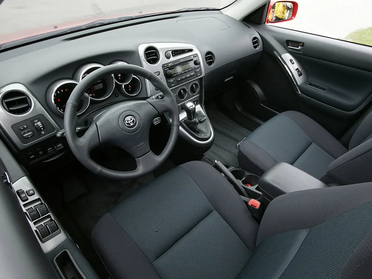 Toyota Matrix I (E130) Хэтчбек 5 дв. — 照片 7