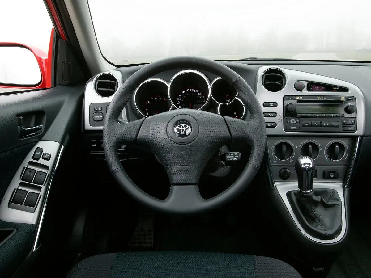 Toyota Matrix I (E130) Хэтчбек 5 дв. — 照片 8