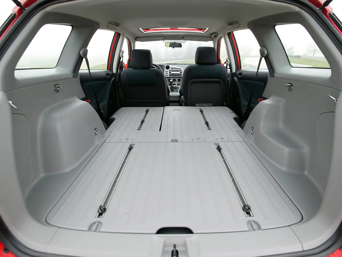 Toyota Matrix I (E130) Хэтчбек 5 дв. — 照片 9