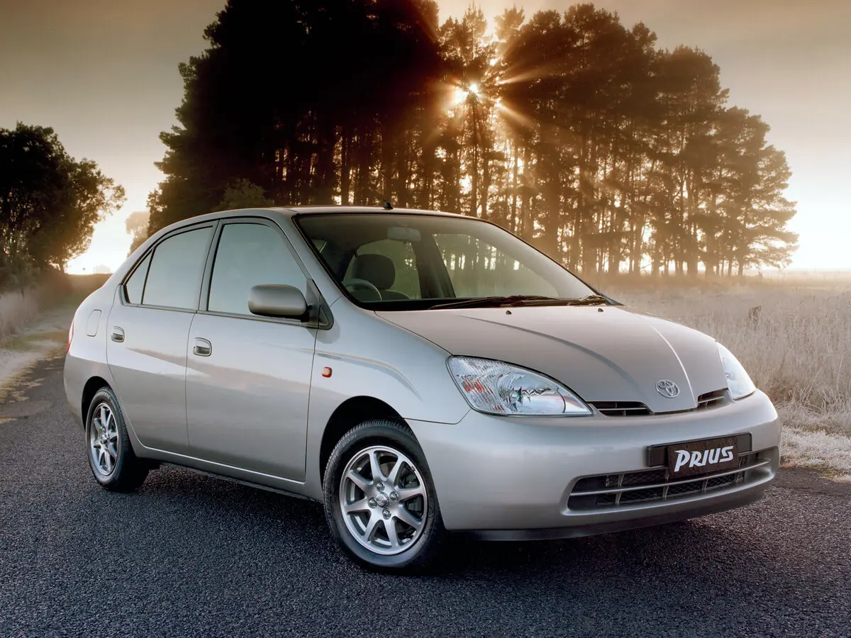 Toyota Prius I Рестайлинг (XW10)