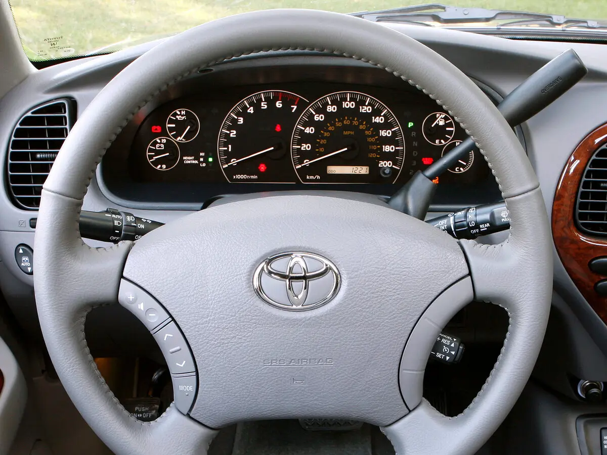 Toyota Sequoia I Рестайлинг Внедорожник 5 дв. — фото 8