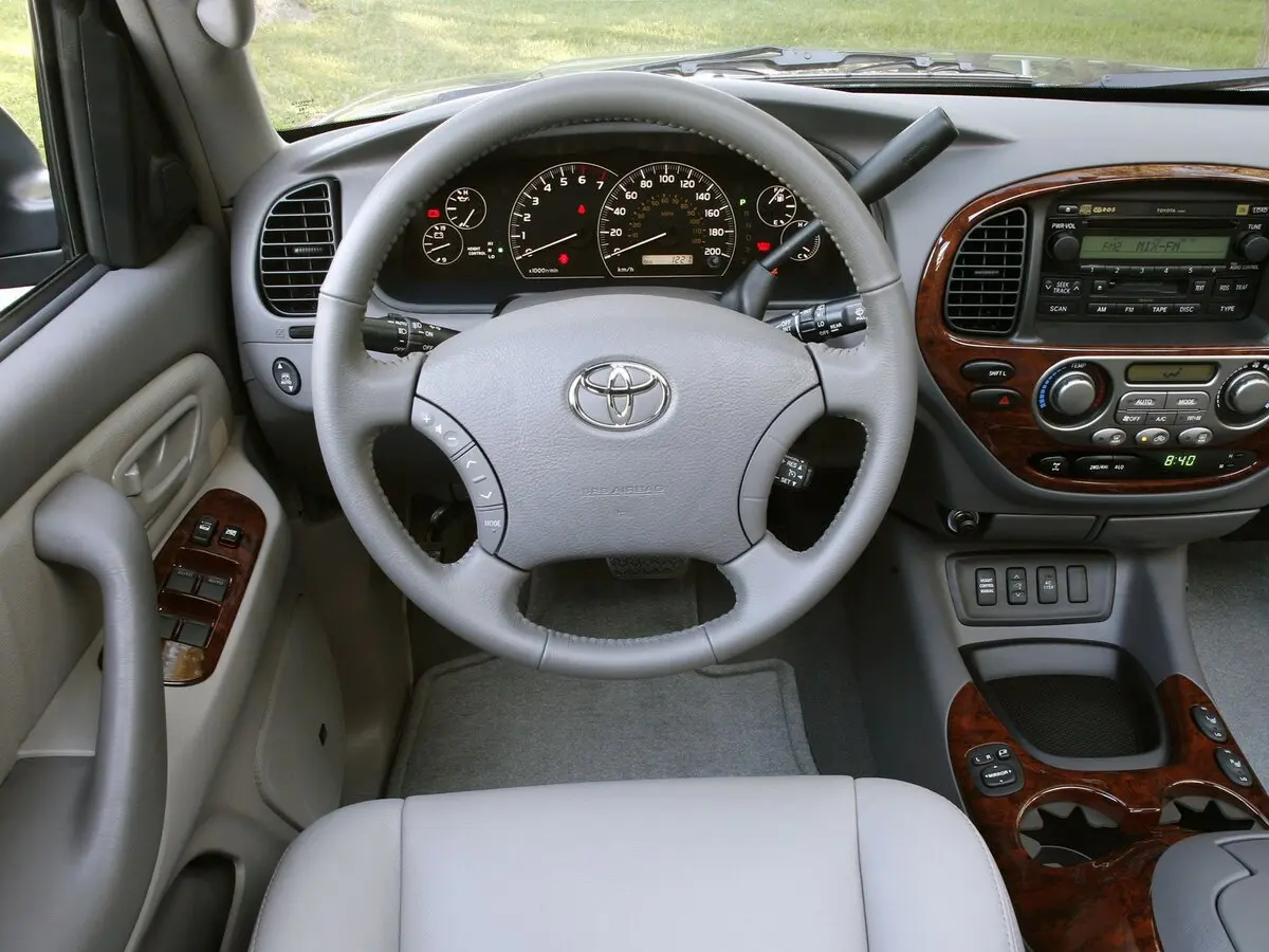 Toyota Sequoia I Рестайлинг Внедорожник 5 дв. — фото 9