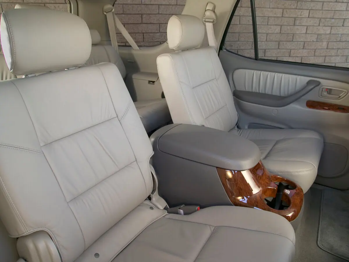 Toyota Sequoia I Рестайлинг Внедорожник 5 дв. — фото 10