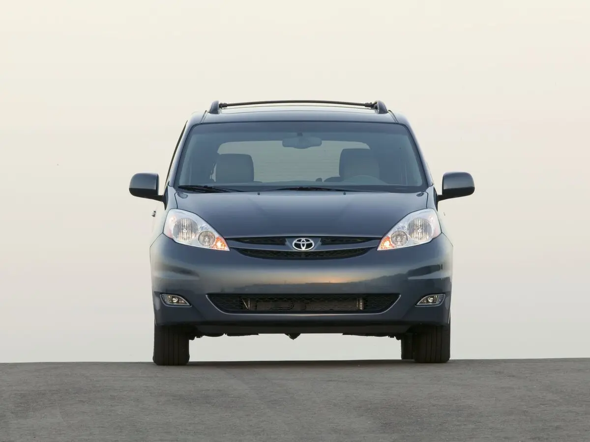 Toyota Sienna II Рестайлинг Минивэн — фото 3