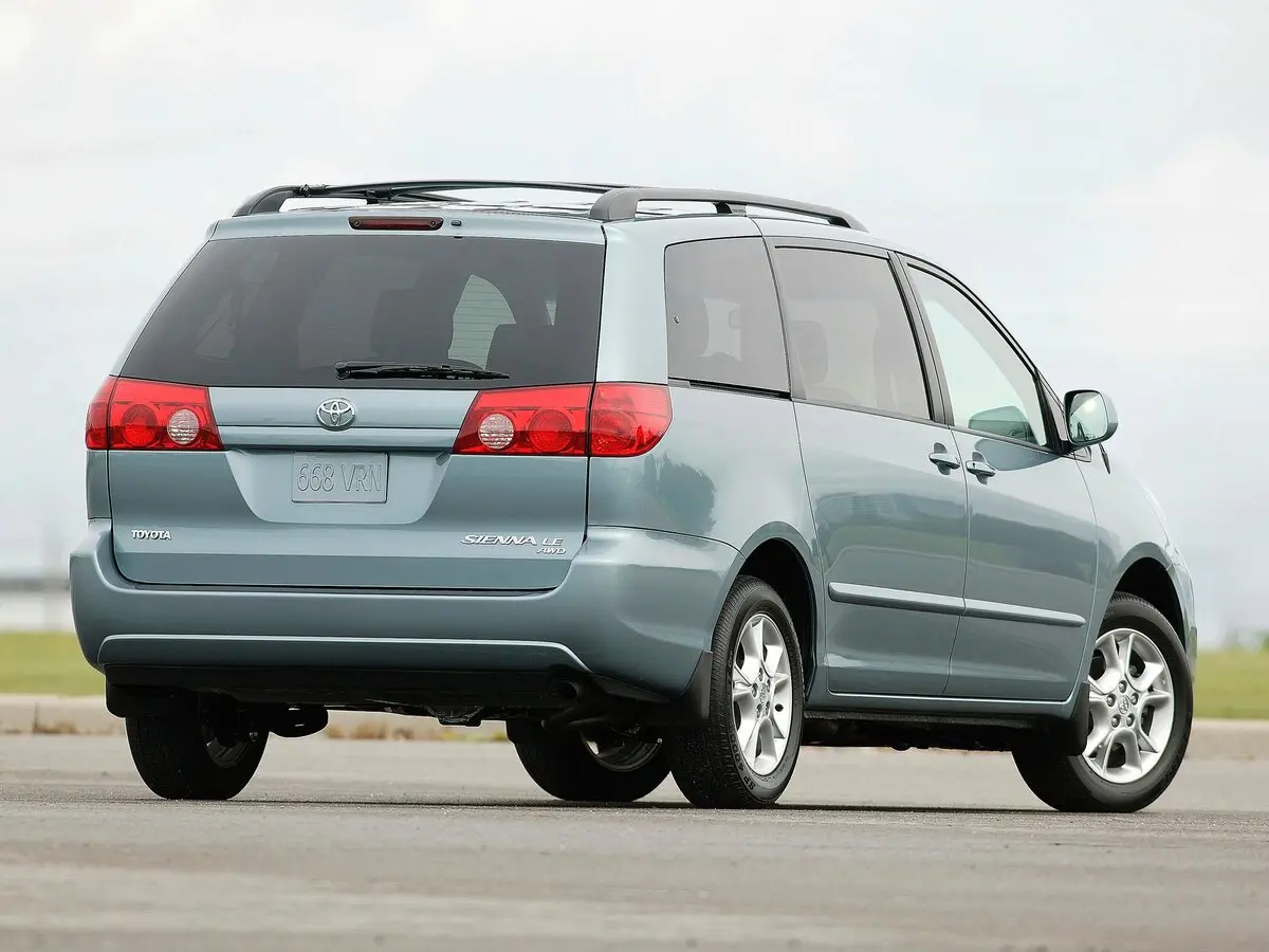 Toyota Sienna II Рестайлинг Минивэн — фото 4