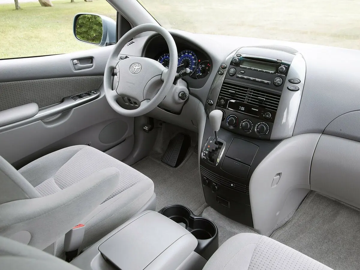 Toyota Sienna II Рестайлинг Минивэн — фото 6