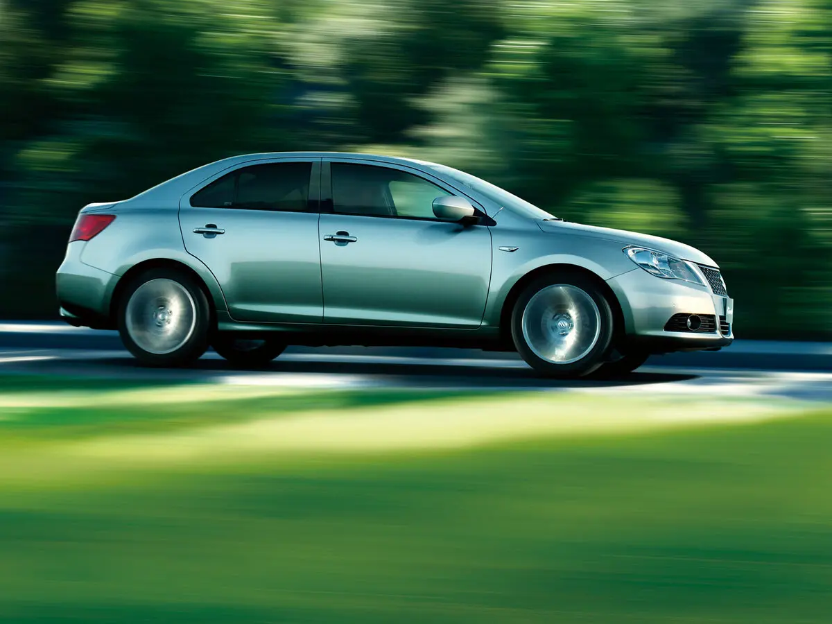 Suzuki Kizashi 2009 – 2014 Седан — 照片 2