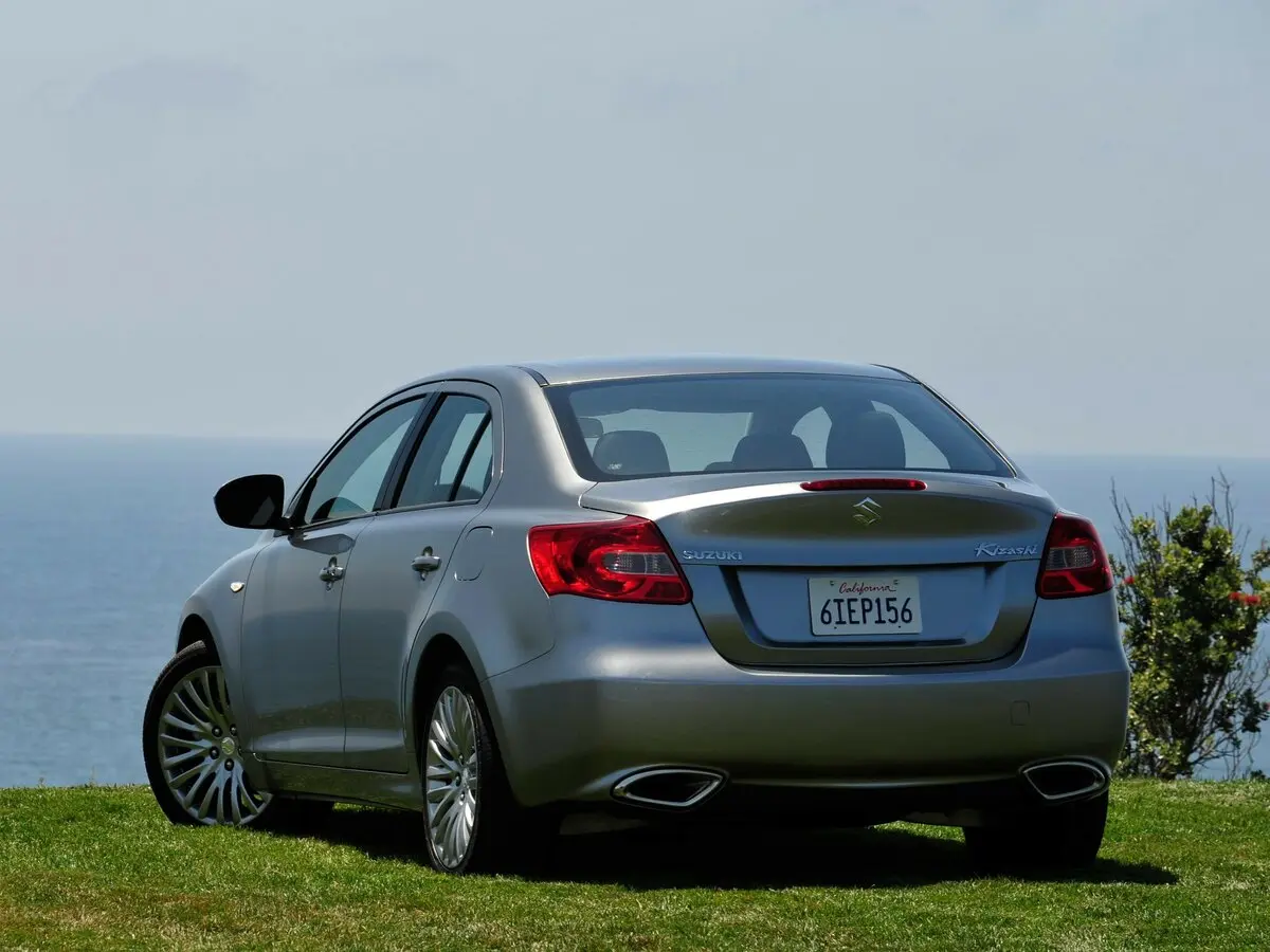 Suzuki Kizashi 2009 – 2014 Седан — 照片 4