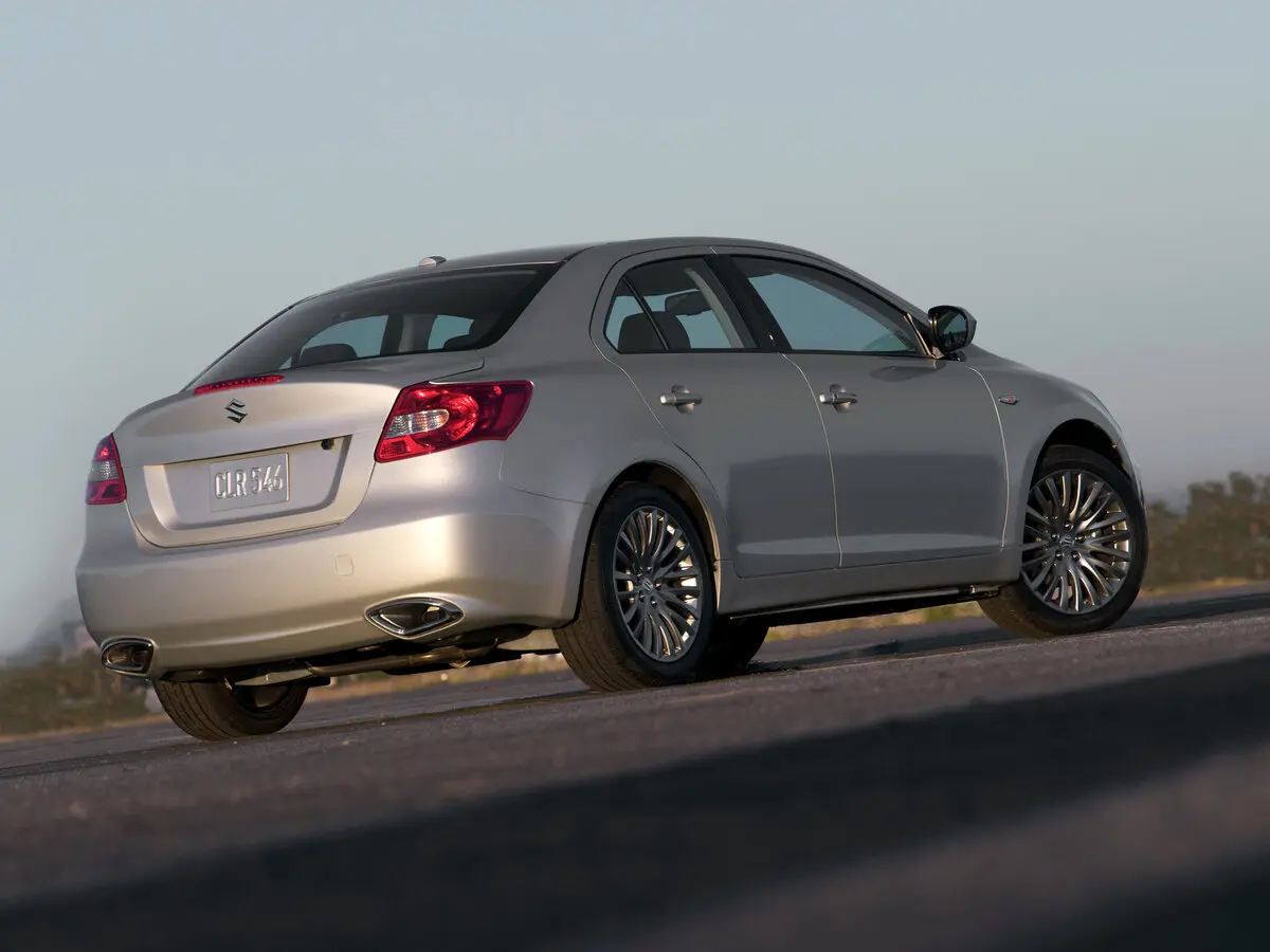 Suzuki Kizashi 2009 – 2014 Седан — 照片 5