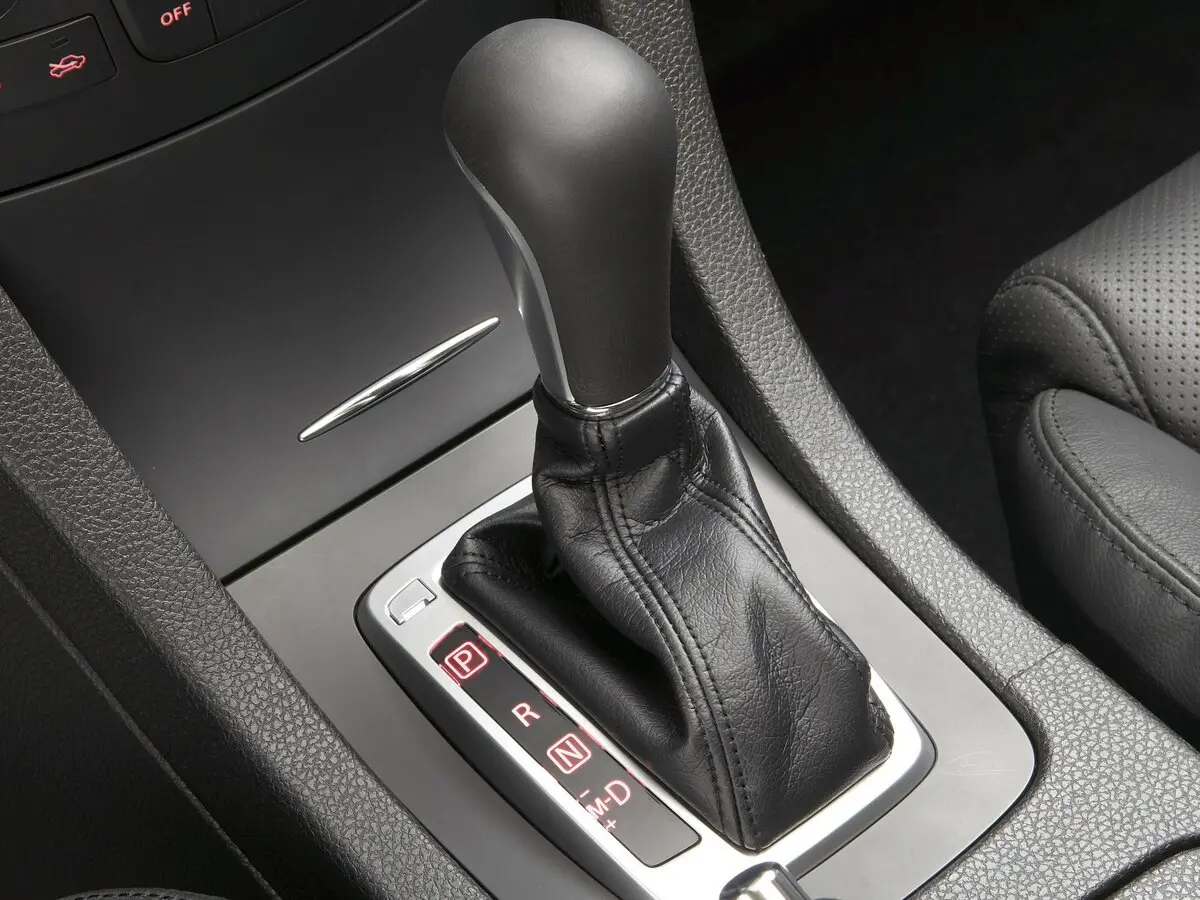 Suzuki Kizashi 2009 – 2014 Седан — 照片 12