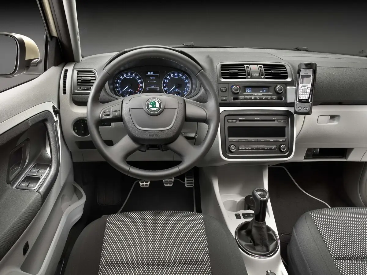 Skoda Fabia II Рестайлинг Хэтчбек 5 дв. Scout — фото 6
