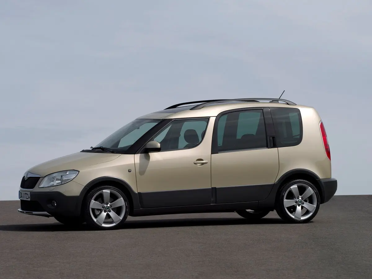 Skoda Roomster I Рестайлинг Компактвэн Scout — 照片 2
