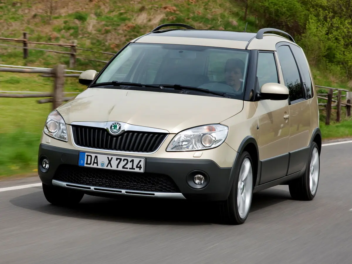 Skoda Roomster I Рестайлинг Компактвэн Scout — 照片 3