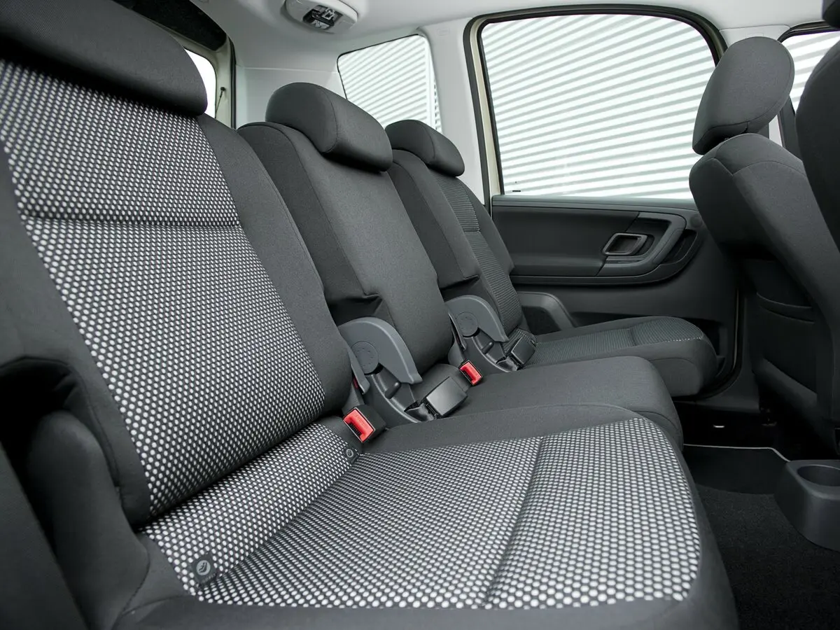 Skoda Roomster I Рестайлинг Компактвэн Scout — 照片 9