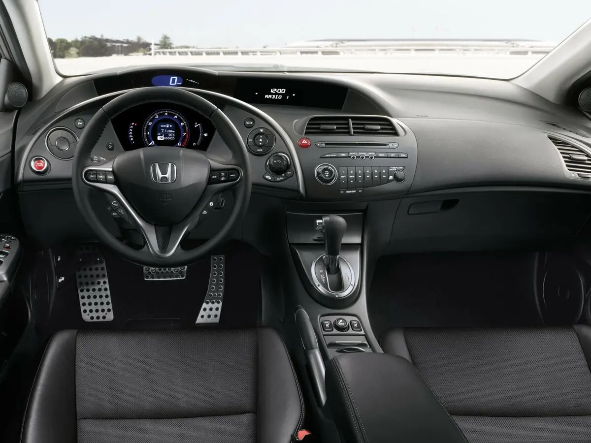 Honda Civic VIII Рестайлинг Хэтчбек 5 дв. — фото 5