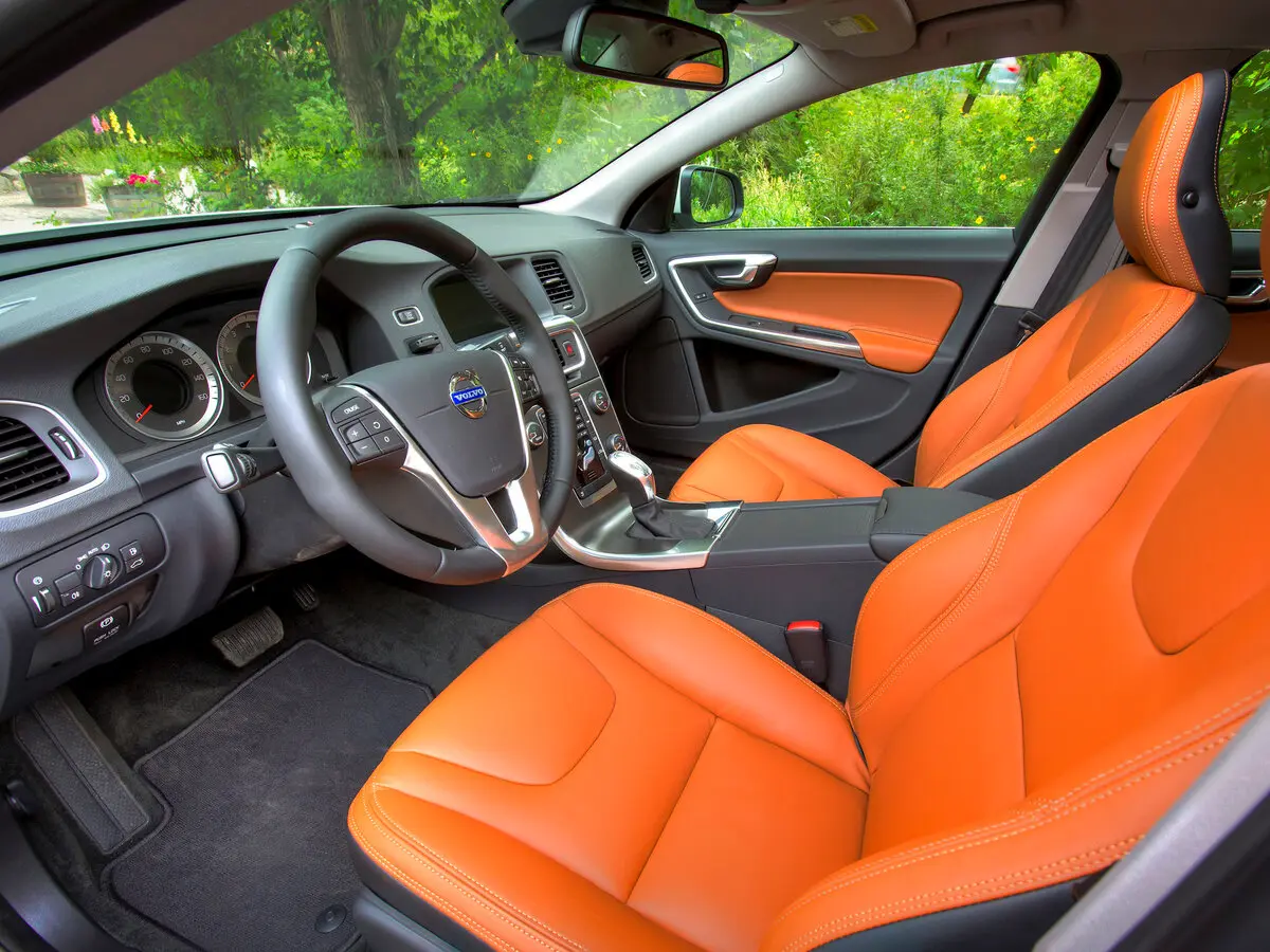 Volvo S60 II Седан — сүрөт 8