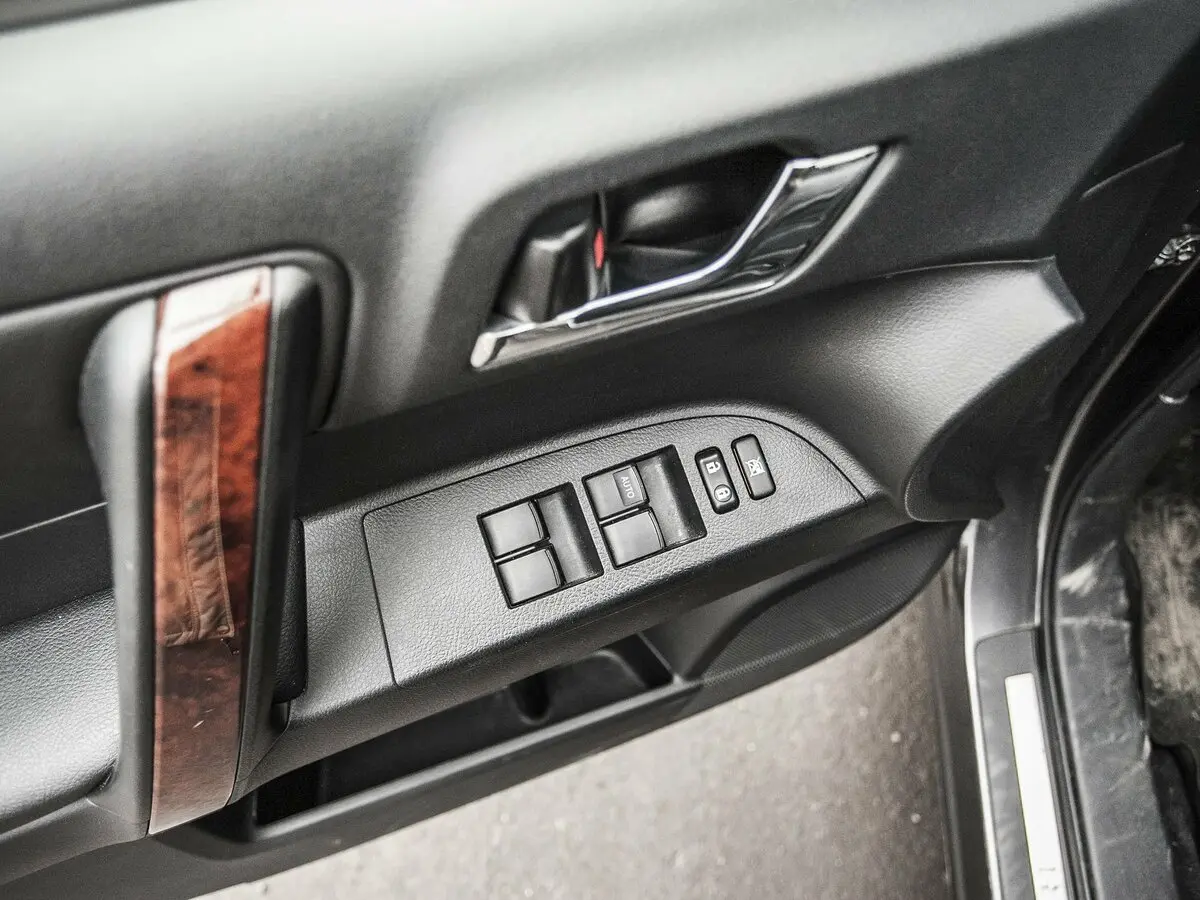 Toyota Highlander II (XU40) Рестайлинг Внедорожник 5 дв. — фото 17