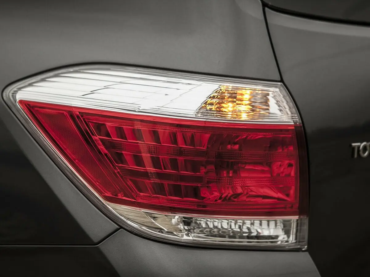 Toyota Highlander II (XU40) Рестайлинг Внедорожник 5 дв. — фото 22