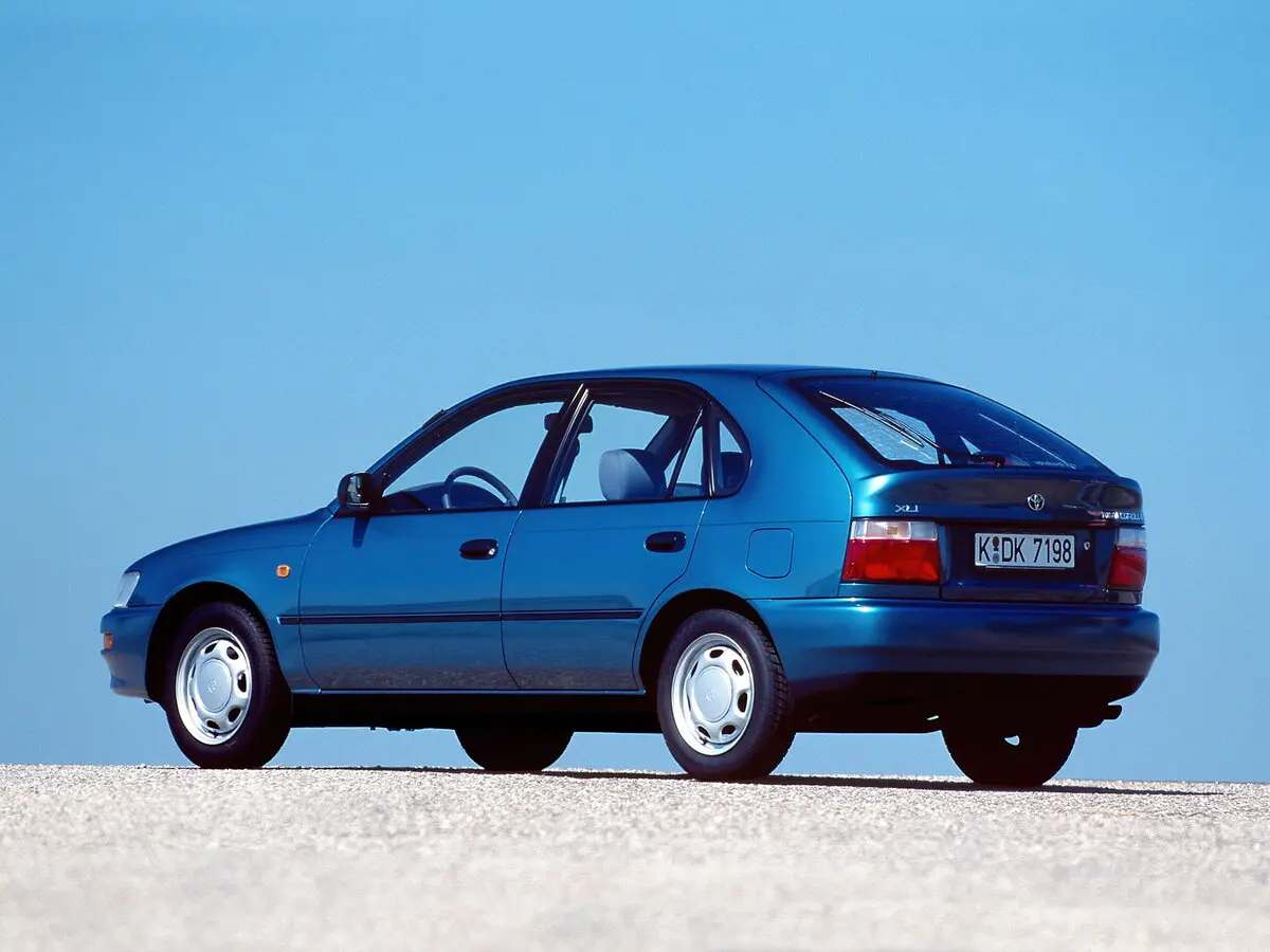 Toyota Corolla VII (E100) Хэтчбек 5 дв. — фото 5
