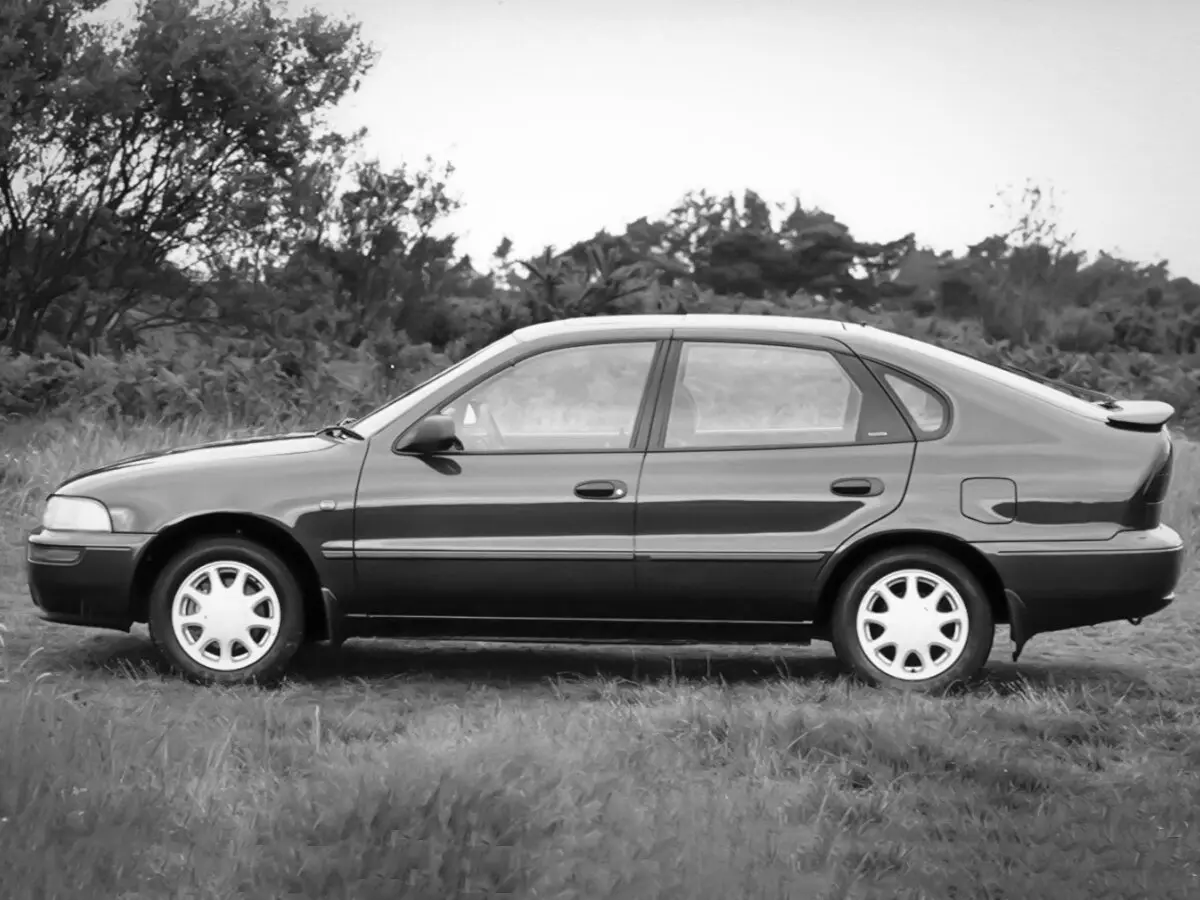 Toyota Corolla VII (E100) Лифтбек Liftback — фото 2