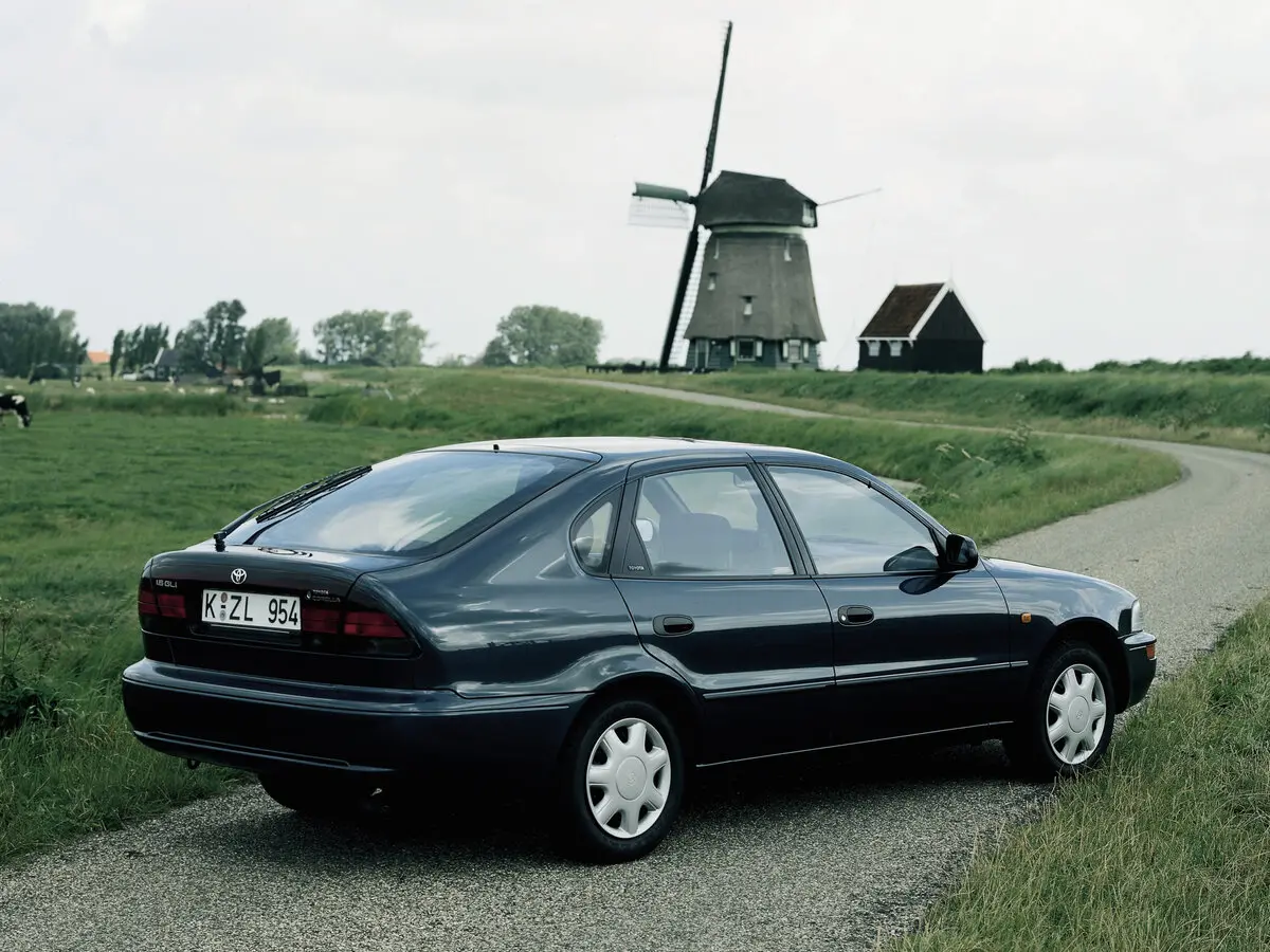 Toyota Corolla VII (E100) Лифтбек Liftback — фото 4