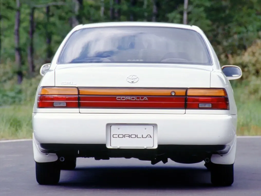 Toyota Corolla VII (E100) Седан — фото 3