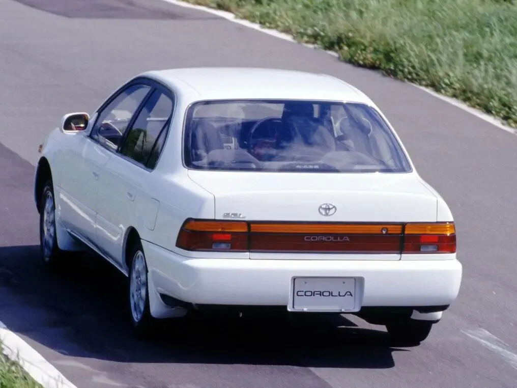 Toyota Corolla VII (E100) Седан — фото 4