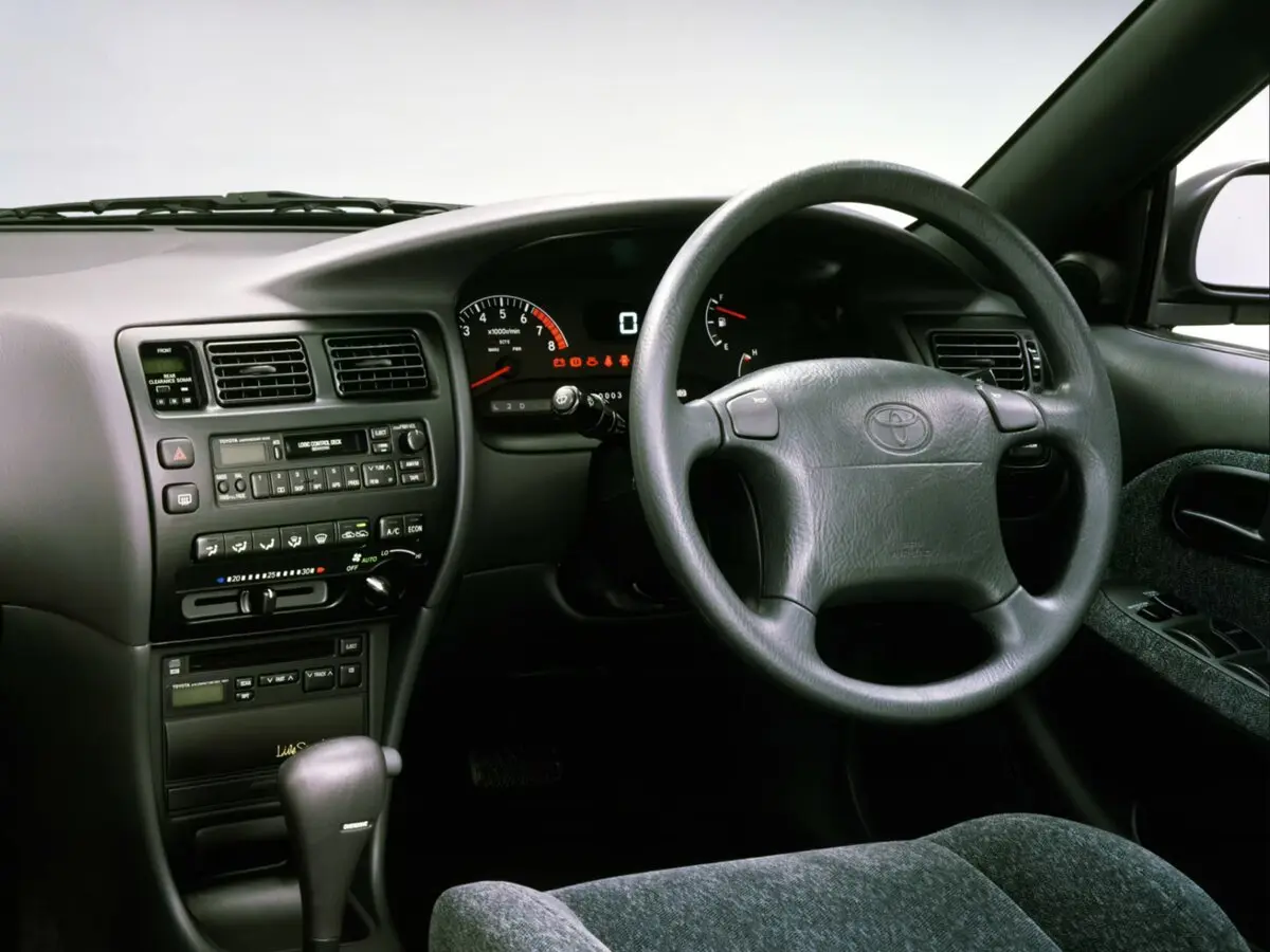 Toyota Corolla VII (E100) Седан — фото 6