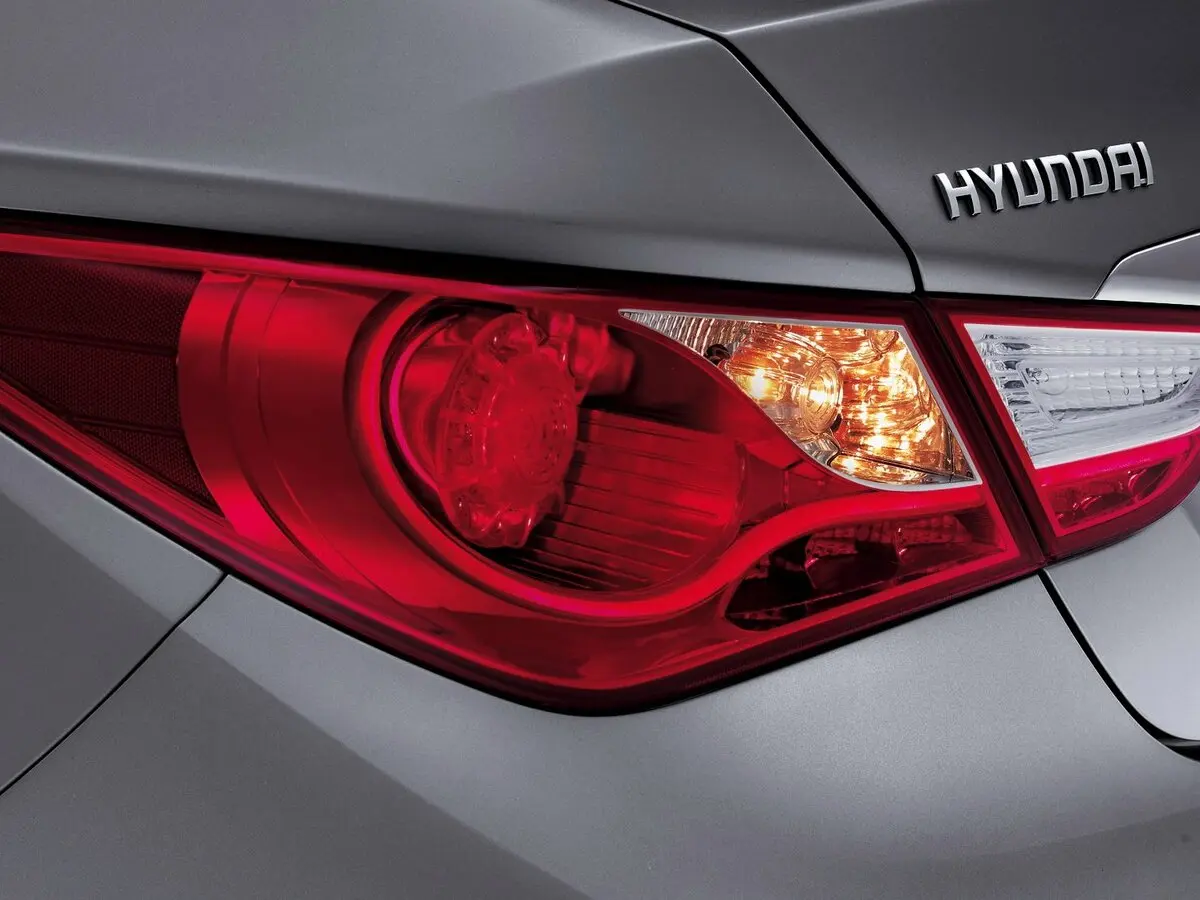 Hyundai Sonata VI (YF) Седан — фото 11