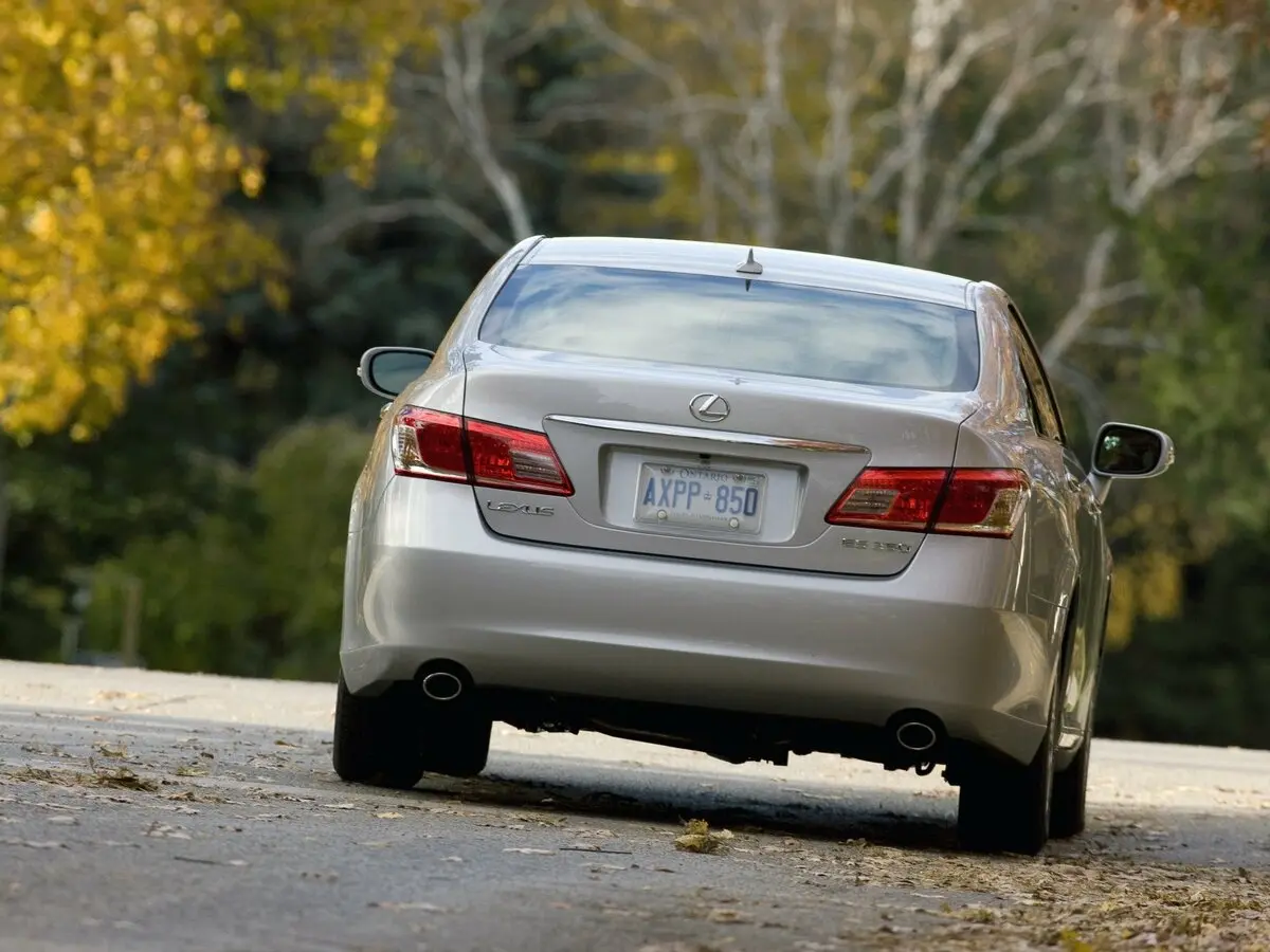Lexus ES V Рестайлинг Седан — фото 4