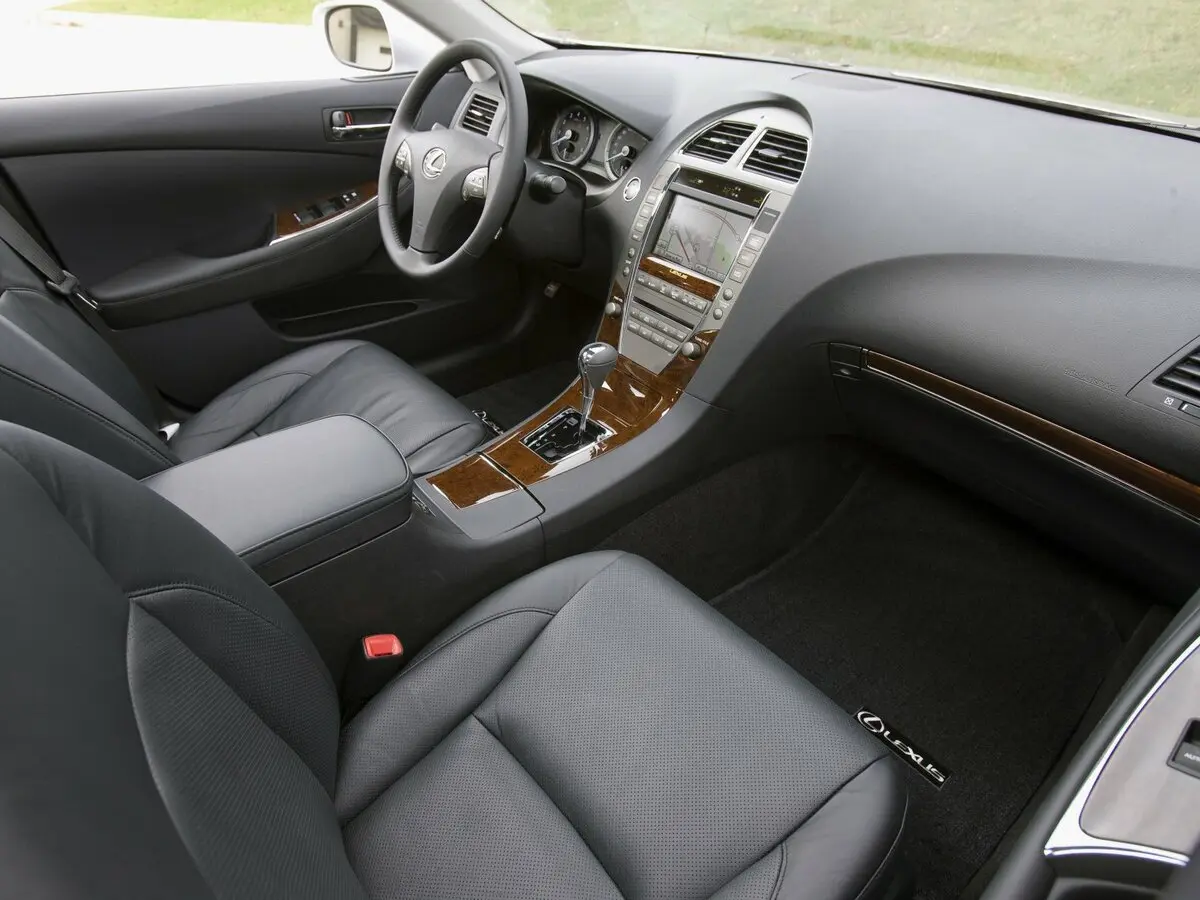 Lexus ES V Рестайлинг Седан — фото 7