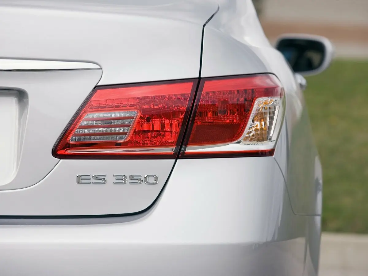 Lexus ES V Рестайлинг Седан — фото 9