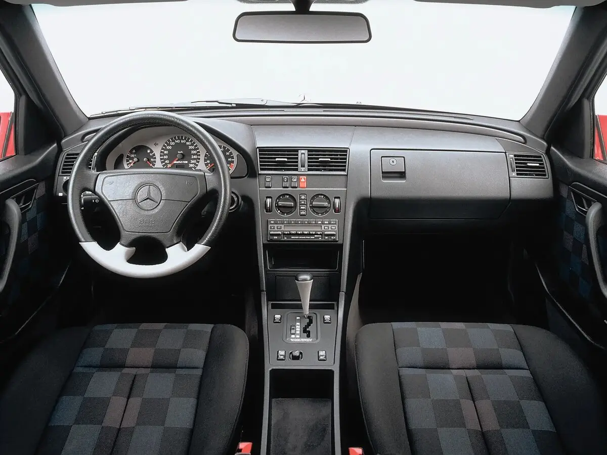 Mercedes-Benz C-Класс AMG I (W202) Седан — сүрөт 6