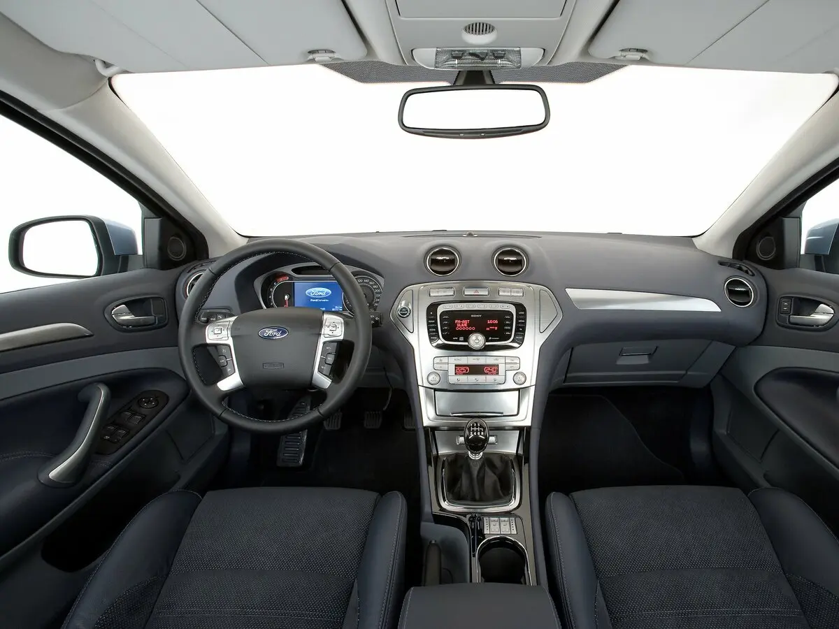 Ford Mondeo IV Рестайлинг Седан — фото 5