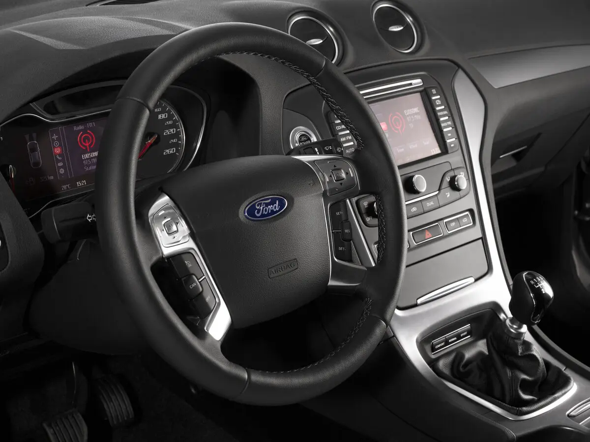 Ford Mondeo IV Рестайлинг Седан — фото 9